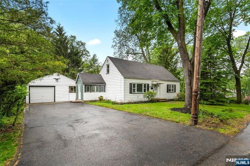 85 Serpentine Rd, Demarest, NJ, 07627-2120 | Card Image