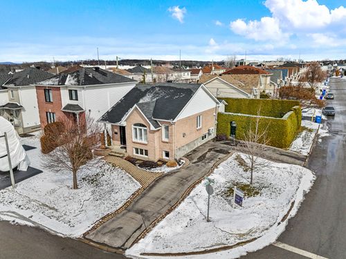 2373 Rue Des Siffleurs, Vaudreuil Dorion, QC, J7V9M7 | Card Image