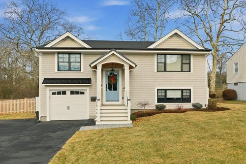 8 Kerins Ter, Newport, RI, 02840-4024 | Card Image