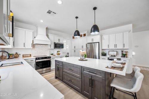 815 E Desert Trumpet Rd, Phoenix, AZ, 85048-6338 | Card Image