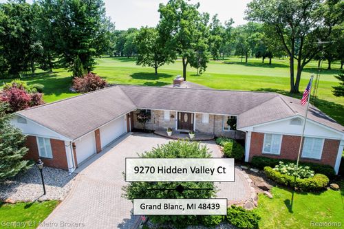 9270 Hidden Valley Ct, Grand Blanc, MI, 48439-9519 | Card Image