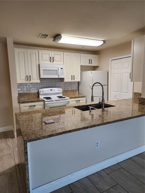 3105-5455 Vineland Rd, ORLANDO, FL, 32811-7654 | Card Image