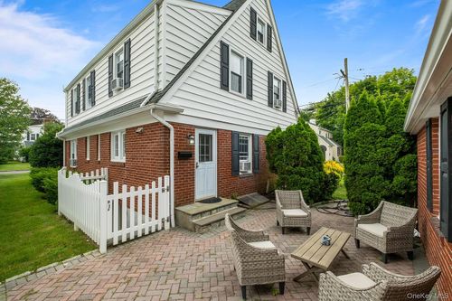160 Bell Rd, Scarsdale, NY, 10583-5833 | Card Image