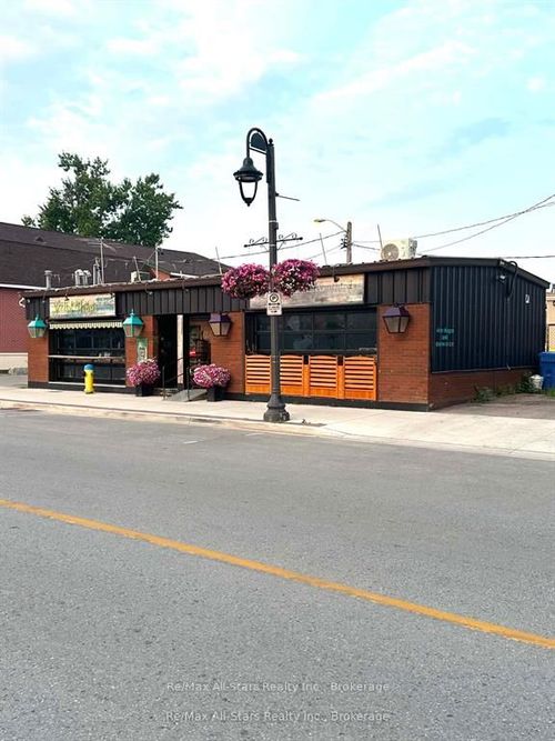 15 Cambridge St S, Lindsay, ON, K9V3B7 | Card Image