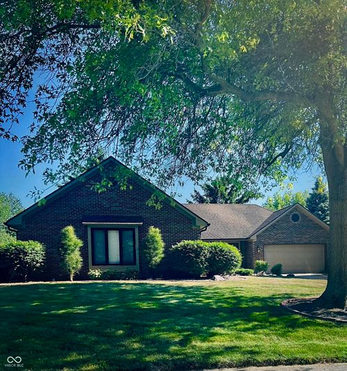 4335 W Hunters Ridge Ln, Greenwood, IN, 46143-8707 | Card Image