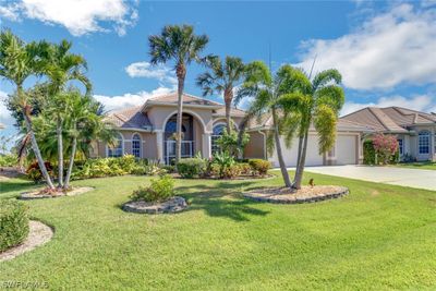 18528 Royal Hammock Boulevard, House other with 3 bedrooms, 2 bathrooms and null parking in Naples FL | Image 3