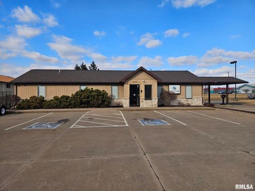 404 Cleveland St, Muscatine, IA, 52761-5800 | Card Image