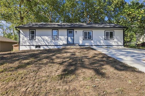 313 Clearview Dr, Pleasant Hill, MO, 64080-1801 | Card Image