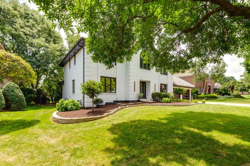 2221 Donegal Dr, Darien, IL, 60561-8461 | Card Image