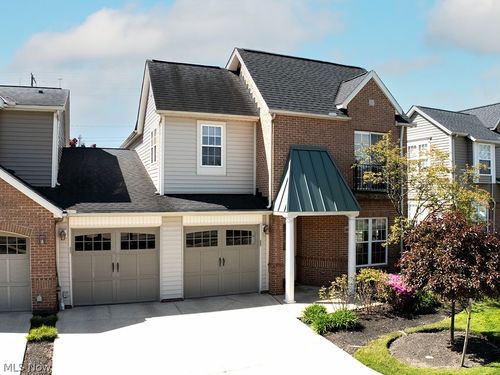 460 Hollyhock Ct, Mayfield Heights, OH, 44124-6523 | Card Image