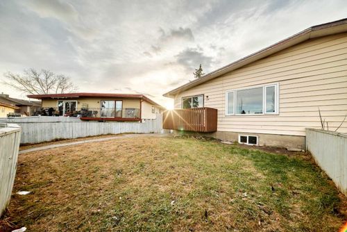 146 Dovertree Pl Se, Calgary, AB, T2B2K3 | Card Image