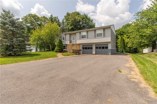 8405 Winterberry Way, Liverpool, NY, 13090-1210 | Card Image