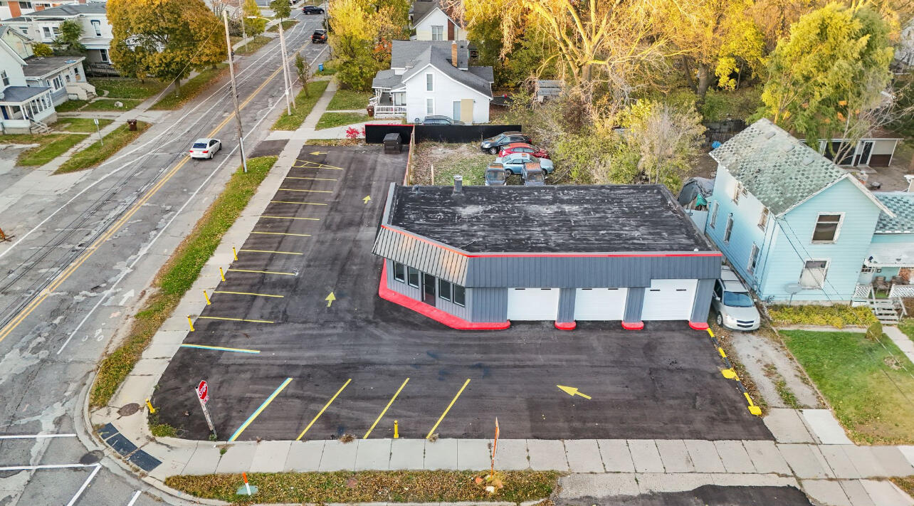 Commercial Lease in Lansing 4
