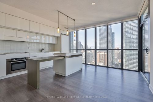 2904-110 Charles St E, Toronto, ON, M4Y1T5 | Card Image