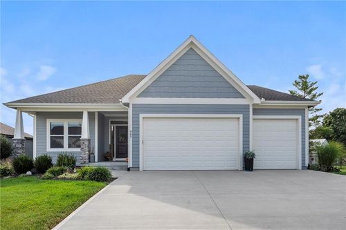 907 Willis Dr, Tonganoxie, KS, 66086 | Card Image