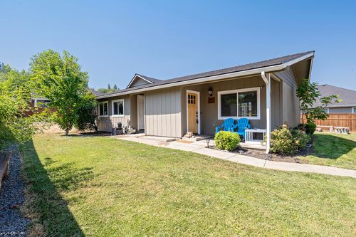 395 Grandview Ln, Grants Pass, OR, 97527-5325 | Card Image