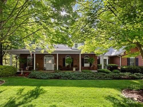 71 Dallas Dr, Hendersonville, NC, 28739-8733 | Card Image