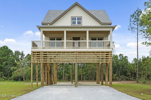 113 Blakemore St, Bay Saint Louis, MS, 39520-2105 | Card Image