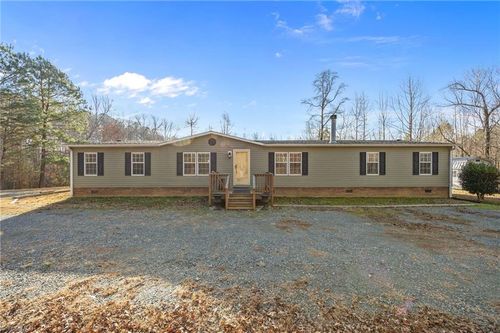 950 Waggoner Neal Rd, Walkertown, NC, 27051-9329 | Card Image