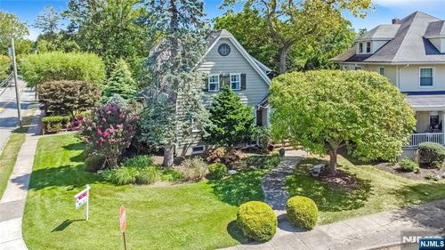 11 Park Pl, Westwood, NJ, 07675-1831 | Card Image
