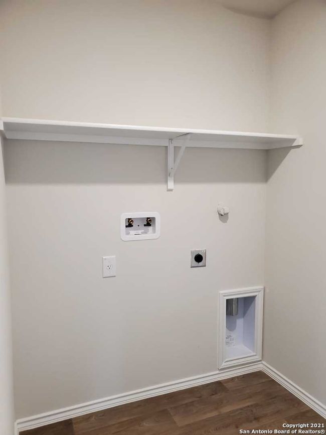 153 Middle Green Loop, House other with 3 bedrooms, 2 bathrooms and null parking in Floresville TX | Image 11