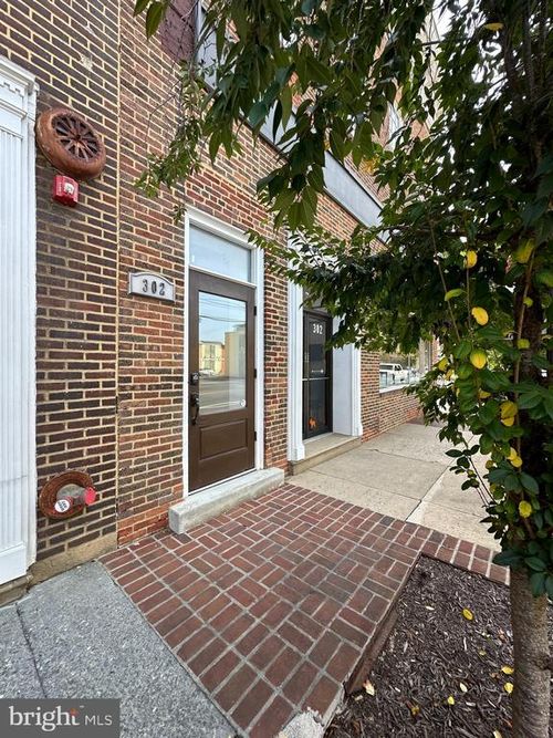202-302 N Cameron St, WINCHESTER, VA, 22601-6051 | Card Image