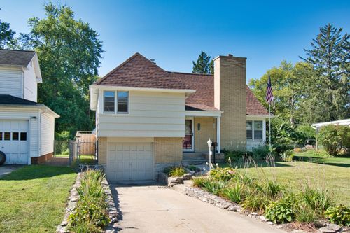 1642 Cedar St, Niles, MI, 49120-2133 | Card Image