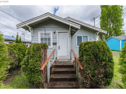 1066 S 8th St, Coos Bay, OR, 97420-1212 | Card Image