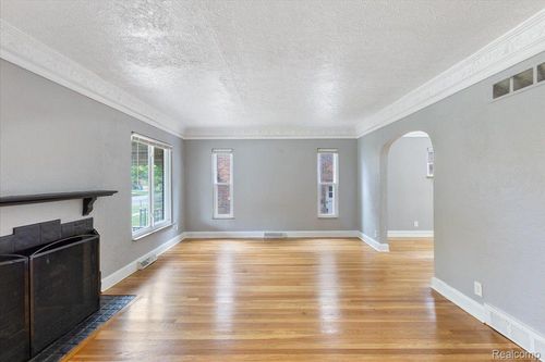 18950 Santa Rosa Dr, Detroit, MI, 48221-2249 | Card Image
