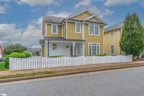 105 Lawndale Dr, Greer, SC, 29651-1945 | Card Image