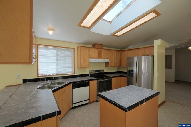 1510 Lafayette St Se, House other with 3 bedrooms, 2 bathrooms and null parking in Albany OR | Image 10