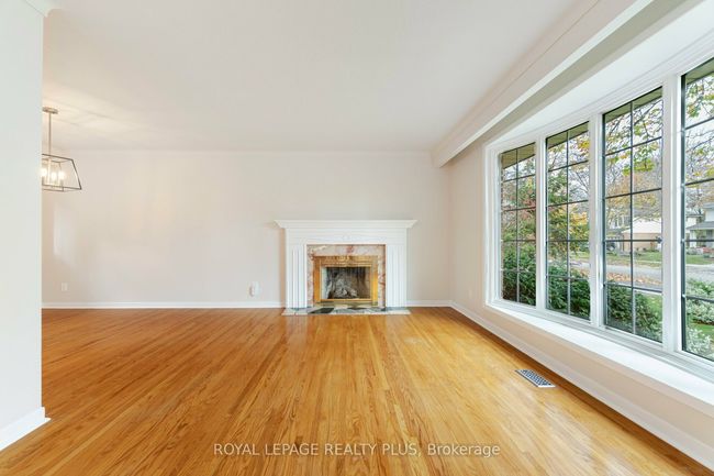 334 Oakwood Dr, House other with 3 bedrooms, 3 bathrooms and 2 parking in Burlington ON | Image 5