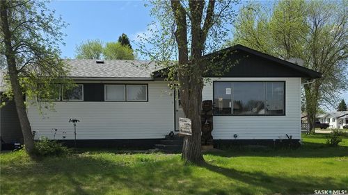 38 6th Street Se, Preeceville, SK, S0A3B0 | Card Image