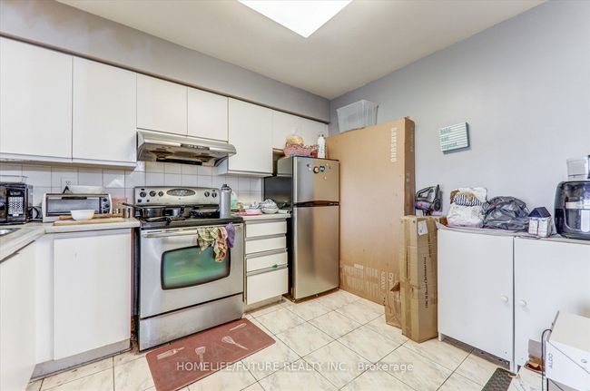 1004 - 12 Laurelcrest St, Condo with 2 bedrooms, 1 bathrooms and null parking in Brampton ON | Image 10