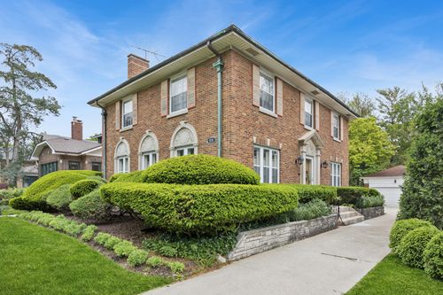 935 Monroe Ave, River Forest, IL, 60305-1423 | Card Image