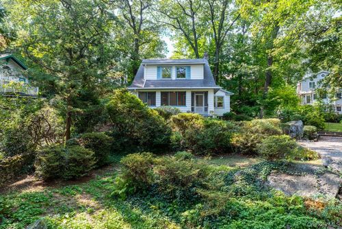 40 Pinebrook Dr, Larchmont, NY, 10538-2634 | Card Image