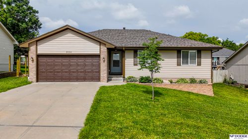 8004 S 68th Avenue Cir, La Vista, NE, 68128-4367 | Card Image
