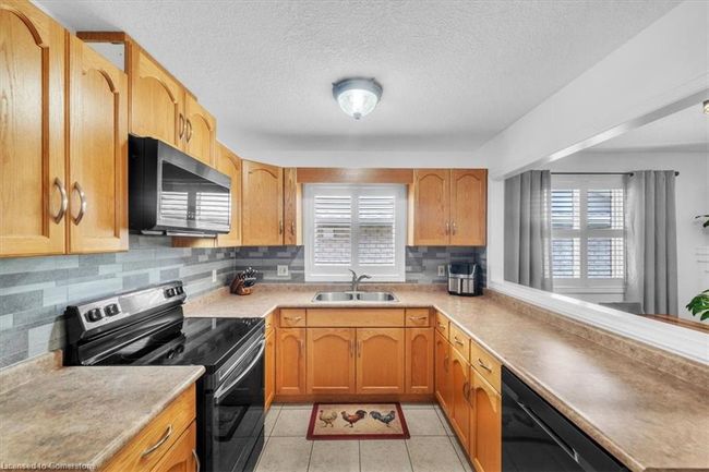 84 Doctor Moore Crt, House other with 3 bedrooms, 2 bathrooms and 5 parking in Acton ON | Image 6