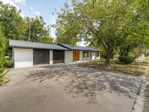 107 N Avenue P, Clifton, TX, 76634-1221 | Card Image