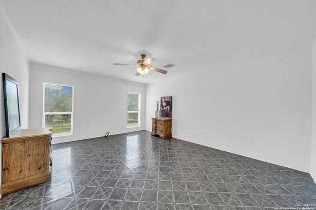 6 River Bluff Dr, House other with 4 bedrooms, 3 bathrooms and null parking in Lytle TX | Image 13