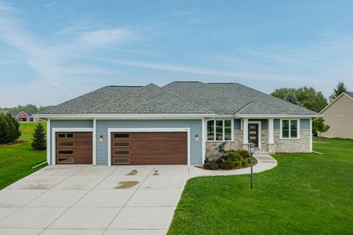 615 Bark River Way, Dousman, WI, 53118-7301 | Card Image