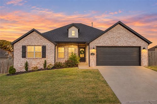 1650 N Quincy Ave, Fayetteville, AR, 72704-4058 | Card Image