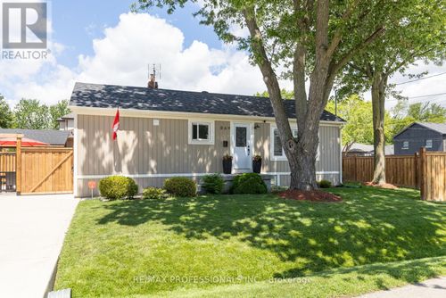 869 First St, Mississauga, ON, L5E1A6 | Card Image