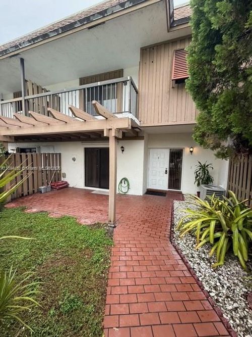 41c-6845 Nw 169th St, Hialeah, FL, 33015-4286 | Card Image