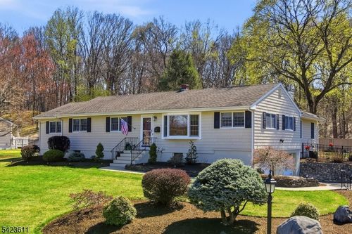 165 Page Dr, Oakland, NJ, 07436-2529 | Card Image