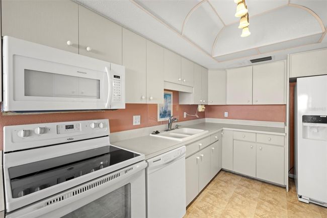 APT-1201 - 9415 Blind Pass Rd, Condo with 2 bedrooms, 2 bathrooms and null parking in ST PETE BEACH FL | Image 14