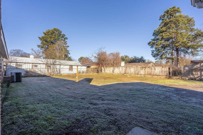 2210 E Harold St, House other with 4 bedrooms, 2 bathrooms and null parking in Gladewater TX | Image 23