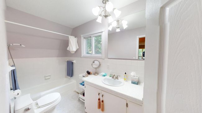 Main Floor Bathroom | Image 19