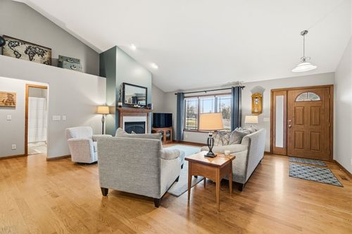 10522 24th Ave, Eau Claire, WI, 54703-5091 | Card Image