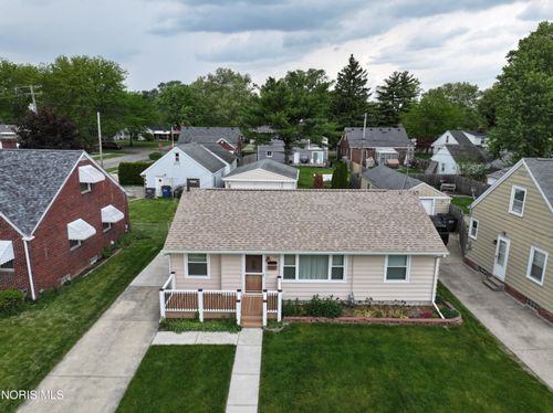 3046 Winston Blvd, Toledo, OH, 43614-3932 | Card Image